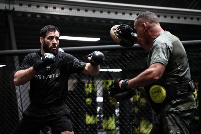 Le combattant français de MMA Nassourdine Imavov lors d’un entraînement à Rungis (Val-de-Marne), le 27 août 2025.