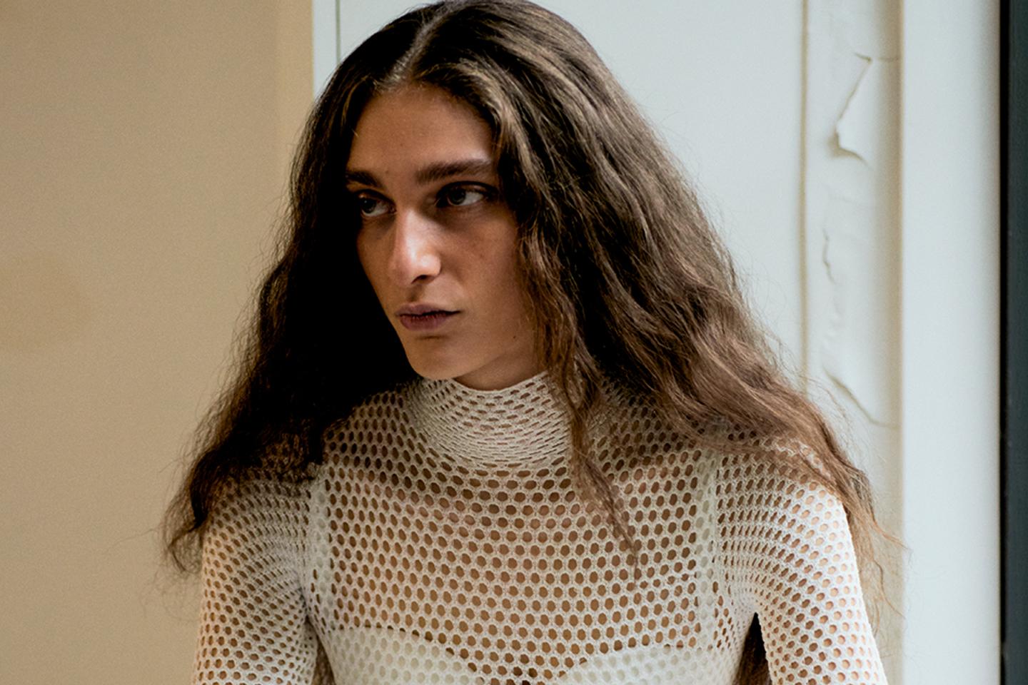 Les dessous prennent le dessus