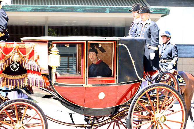 Le prince japonais Hisahito, fils du prince héritier Akishino, se rend en calèche au palais impérial de Tokyo, le 6 septembre 2025.