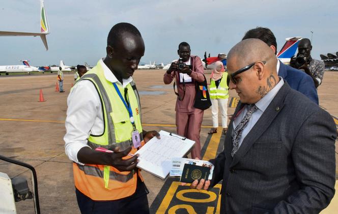 Jesus Munoz Gutierrez, un Mexicain expulsé des Etats-Unis vers le Soudan du Sud, à l’aéroport de Juba, le 6 septembre 2025, lors de son rapatriement au Mexique.