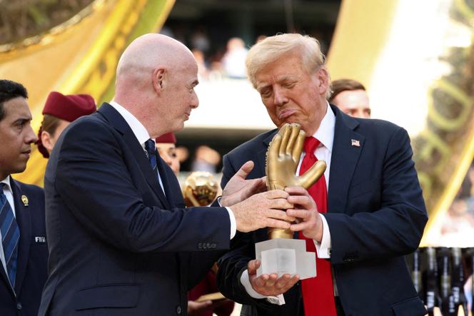 دونالد ترامب مع جياني إنفانتينو في كأس العالم للأندية