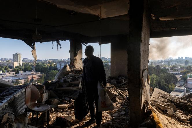 Dans un appartement touché par un drone russe, à Kiev, le 7 septembre 2025.