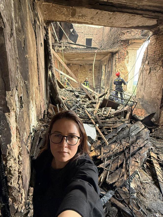 La première ministre ukrainienne, Ioulia Svyrydenko, dans les bureaux gouvernementaux détruits par une frappe russe, dimanche 7 septembre 2025, sur une photo diffusée sur les réseaux sociaux.