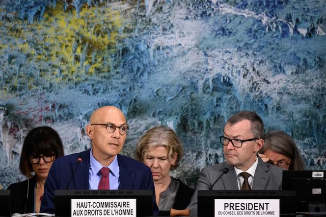 Volker Türk,  Haut-Commissaire des Nations Unies aux droits de l’homme, aux côtés de Juerg Lauber, président du Conseil des droits de l’homme, lors de l’ouverture de la 60e session du Conseil des droits de l’homme des Nations Unies, à Genève, le 8 septembre 2025.