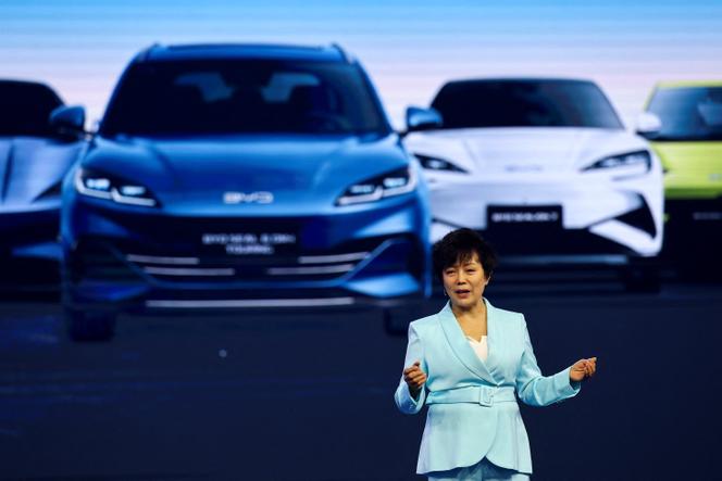 Stella Li, vice-présidente exécutive de BYD, au salon automobile IAA à Munich, en Allemagne, le 8 septembre 2025.