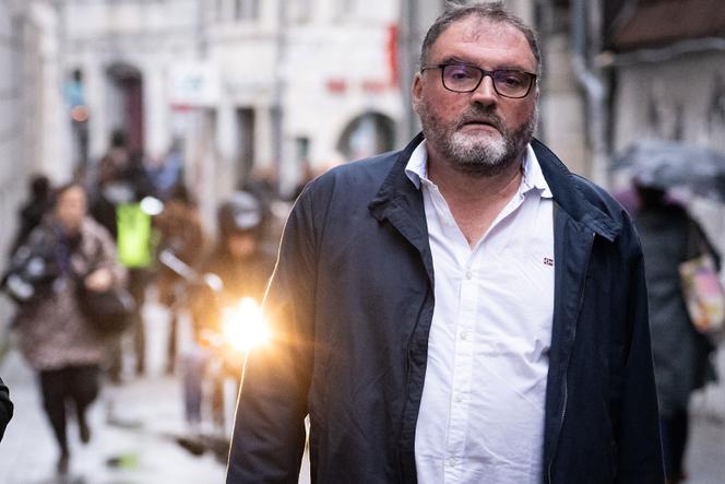 L’ex-anesthésiste Frédéric Péchier arrive à la cour d’assises du Doubs, à Besançon, le 9 septembre 2025.