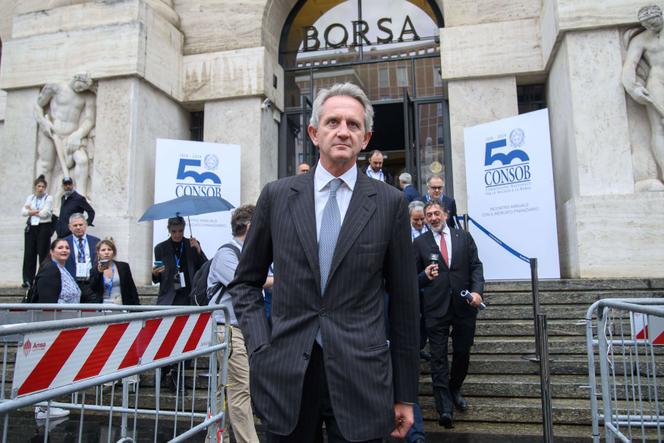 Alberto Nagel, PDG de Mediobanca, devant la Bourse de Milan (Italie), le 25 juin 2024.