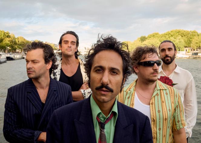 Sébastien Wolf, Clément Doumic (guitares et claviers), Arthur Tebboul (chanteur), Antoine Wilson (basse et claviers), Raphaël de Pressigny (batterie), du groupe Feu! Chatterton, à Paris, le 3 septembre 2025.