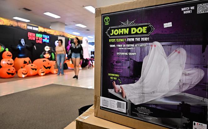 Des produits en vente pour Halloween à West Covina (Etat de Californie), mercredi 10 septembre 2025.