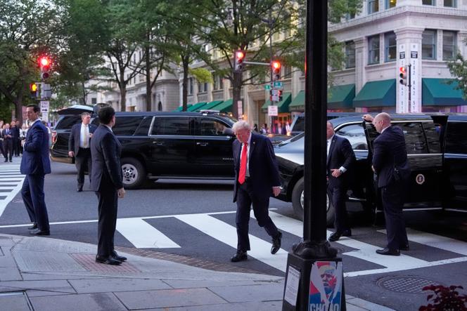 Le président Donald Trump arrive pour dîner dans un restaurant près de la Maison Blanche, à Washington, le 9&nbsp;septembre 2025.