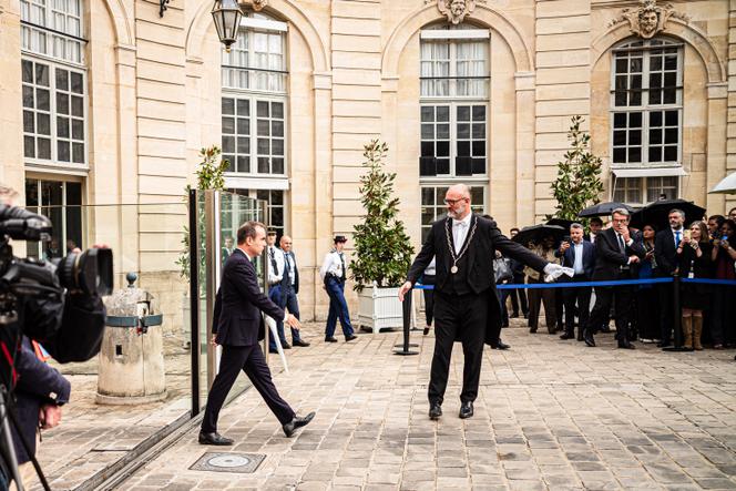 Le premier ministre, Sébastien Lecornu lors de la passation de pouvoirs à Matignon, à Paris, le 10 septembre 2025.