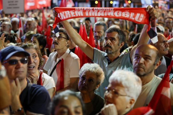 Des manifestants demandent la libération de l’édile de la ville, Ekrem Imamoglu, à Istanbul, le 10 septembre 2025.