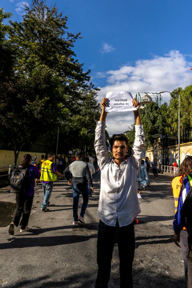 Un manifestant à Katmandou (Népal), le 11 septembre 2025. 