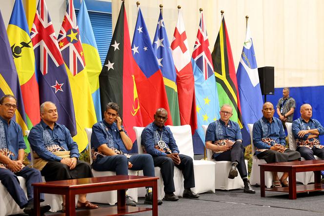 Les dirigeants des nations insulaires du Pacifique, réunis lors du sommet du Forum des îles du Pacifique, à Honiara, capitale des îles Salomon, le 10 septembre 2025.