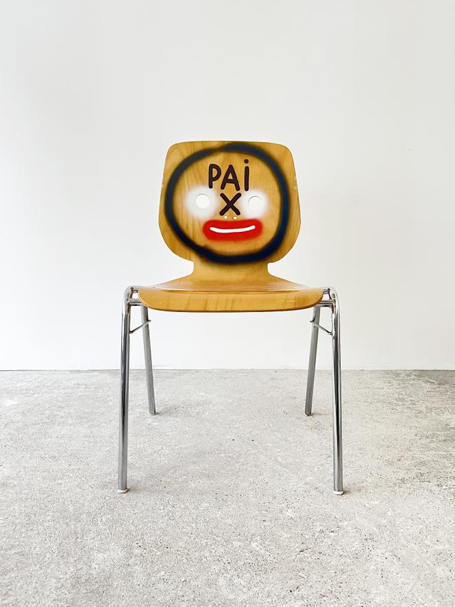 Chaise « Paix », n °407/577.