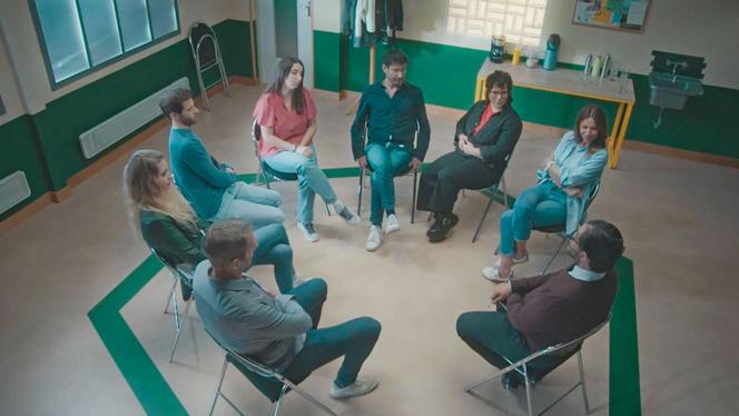 Un groupe de parole, image extraite du documentaire « Boire », d’Elise Le Bivic.