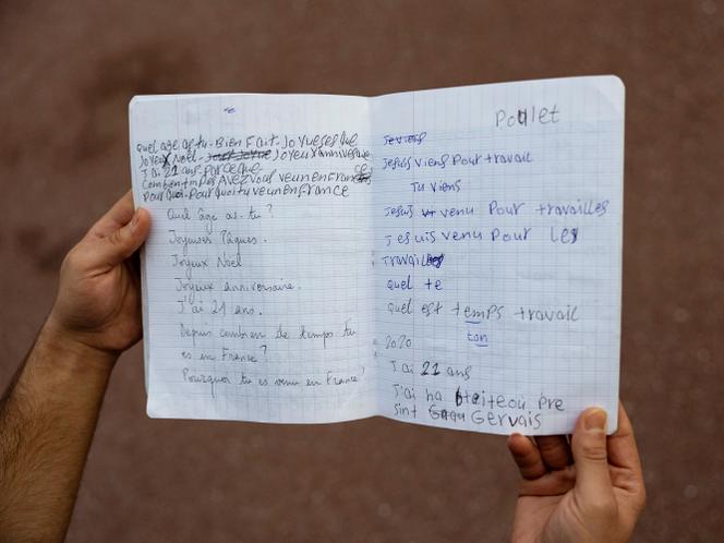 L’association Les Solidaires du Pré propose des cours de français aux personnes exilées, au Pré-Saint-Gervais (Seine-Saint-Denis), le 8 septembre 2025. 