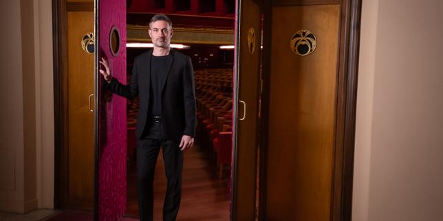 Baptiste Charroing, le nouveau patron du Théâtre des Champs-Elysées, mise sur la jeunesse et la tradition