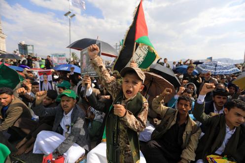 Lors d’une manifestation en solidarité avec le peuple palestinien et de condamnation d’Israël et des Etats-Unis, à Sanaa (Yémen), le 12 septembre 2025.