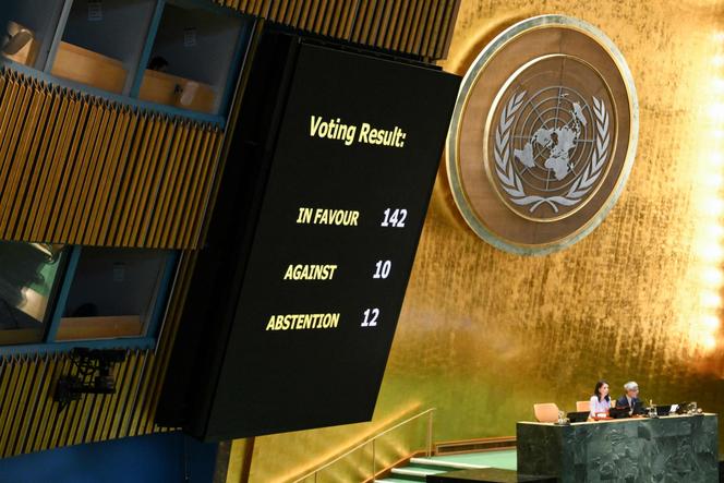 Résultats du vote la solution à deux Etats à la question palestinienne, lors d’une réunion de l’ONU, au siège des Nations unies, à New York, le 12 septembre 2025. 