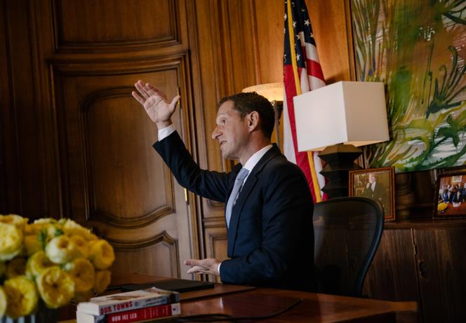 Daniel Lurie, maire de San Francisco, dans son bureau, le 5 septembre 2025.