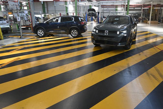 La chaîne de production du nouveau Citroën C5 Aircross, dans l’usine du constructeur automobile Stellantis, à Chartres-de-Bretagne (Ille-et-Vilaine), le 3 juillet 2025.