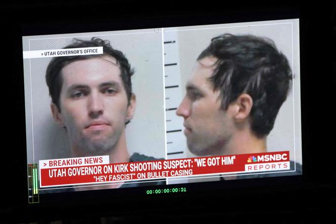 Le suspect dans l’assassinat de Charlie Kirk, Tyler Robinson, sur un écran télévisé à Orem (Etat de l’Utah), le 12 septembre 2025.