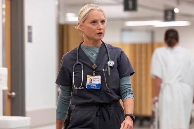 L’actrice Katherine LaNasa, dans la série « The Pitt », de R. Scott Gemmill.