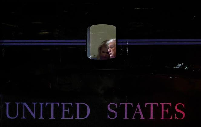 Le président américain, Donald Trump à bord de l’hélicoptère présidentiel Marine One, à New York, dans la soirée du 12 septembre 2025.