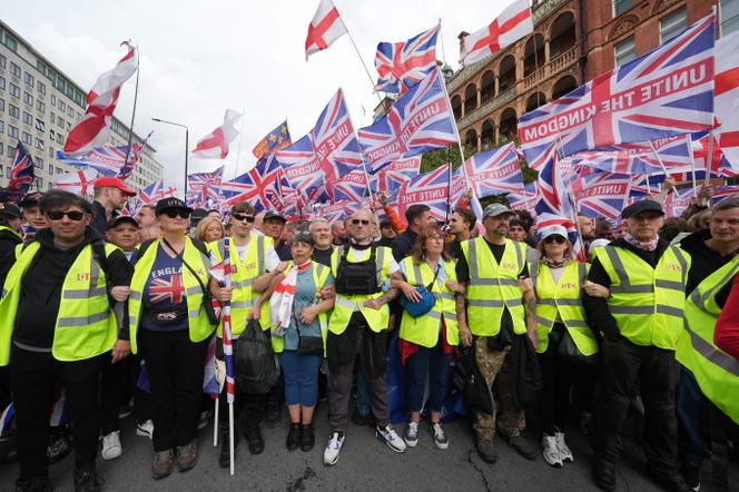 Lors du rassemblement  « Unite the Kingdom » menée par l’activiste et ancien hooligan Tommy Robinson, dans le centre de Londres, le 13 septembre 2025.