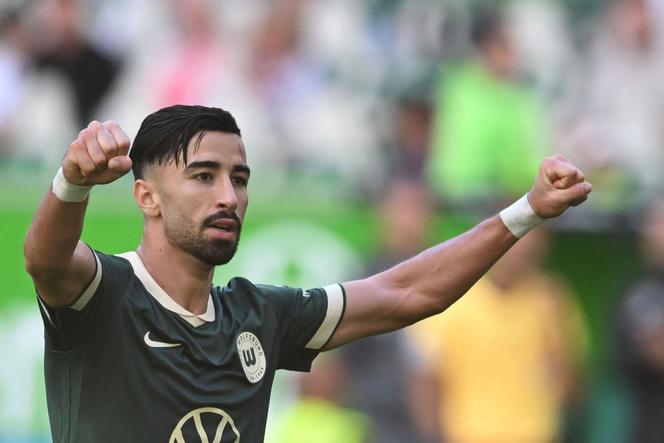 L’attaquant algérien Mohamed Amoura, sous le maillot de son club de Wolfsburg, en Allemagne, lors d’un match à domicile face à Cologne, le 13 septembre 2025.