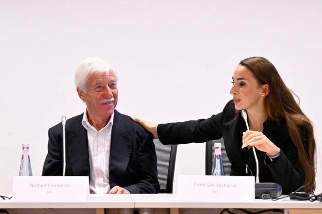 Norbert Emmerich, candidat du parti d’extrême droite AfD pour la mairie de Gelsenkirchen, et Enxhi Seli-Zacharias, membre AfD du Parlement de Rhénanie-du-Nord-Westphalie, à Gelsenkirchen (Allemagne), le 14 septembre 2025.