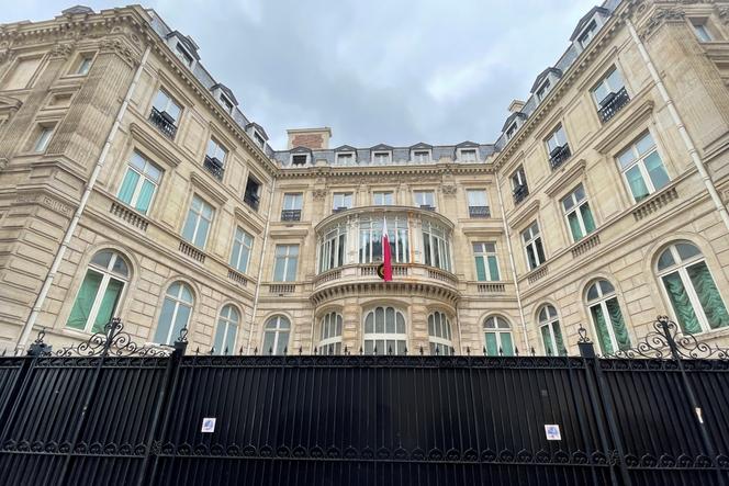 L’ambassade du Qatar, rue de Tilsitt, dans le 8ᵉ arrondissement de Paris, en mai 2022.