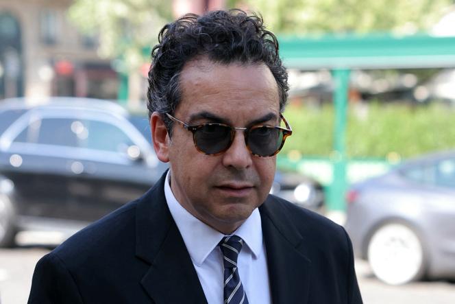 Le journaliste français Patrick Cohen, à l’église Saint-Germain-des-Prés, à Paris, le 13 juin 2025. 