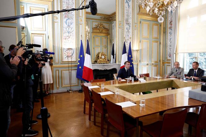 Le président français, Emmanuel Macron, lors d’une vidéoconférence avec plusieurs partenaires européens et arabes sur la situation au Moyen-Orient, à l’Élysée, le 15 septembre 2025.
