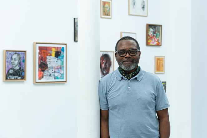 L’artiste camerounais Salifou Lindou à la galerie Afikaris, à Paris, le 3 septembre 2025.