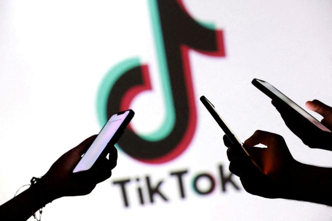 Devant le logo TikTok, le 11 septembre 2025.