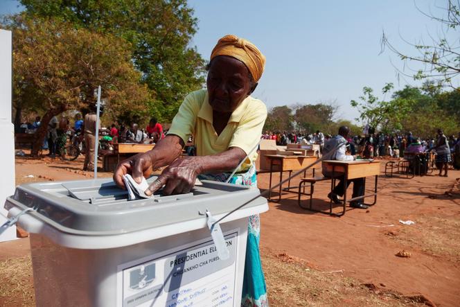 Un bureau de vote dans le village de Malembo, près de Lilongwe (Malawi), le 16 septembre 2025.