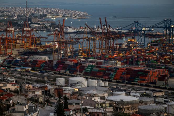 Vue du terminal à conteneurs de la compagnie Cosco, au Pirée, en Grèce, le 28 janvier 2025.