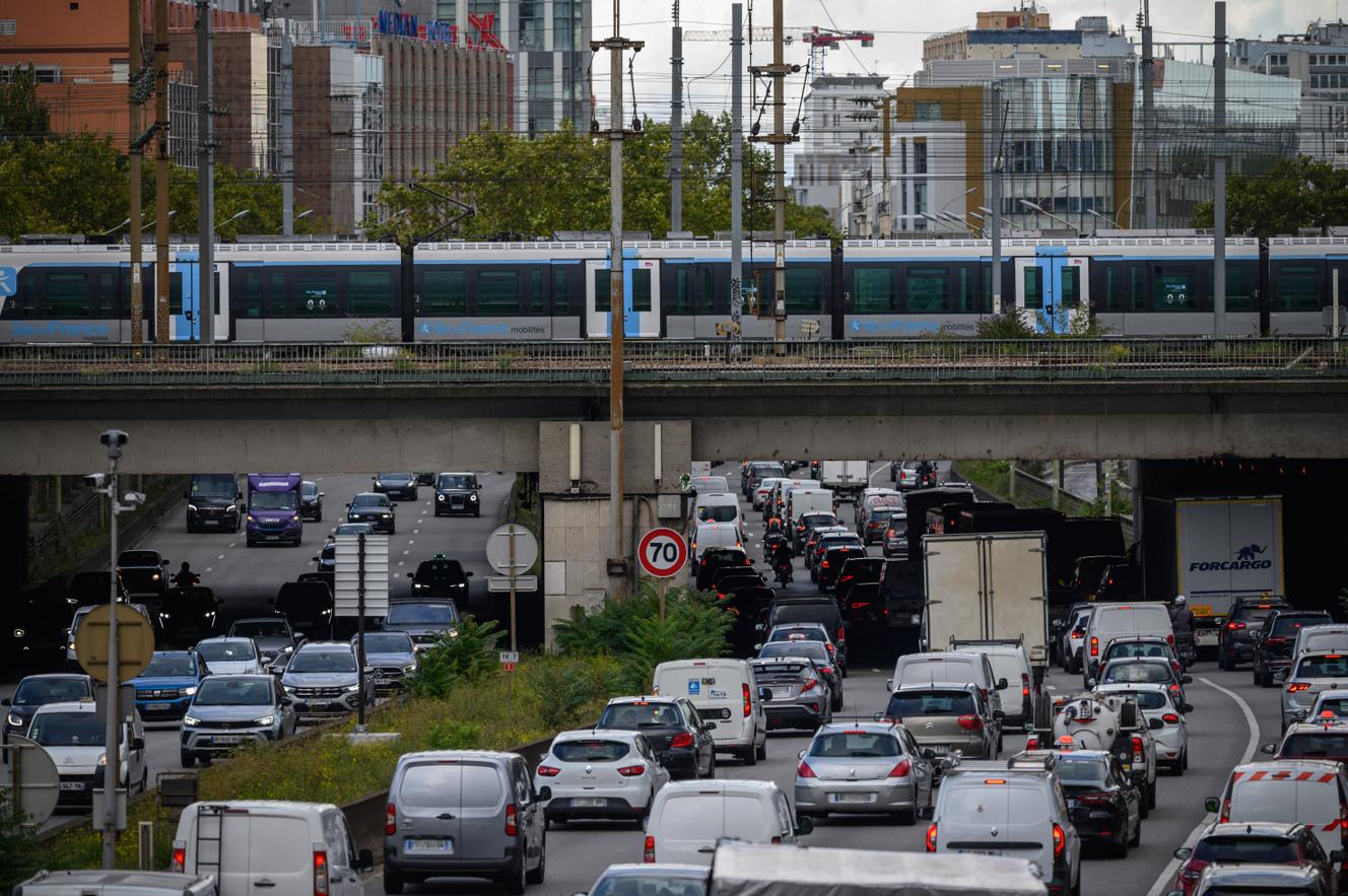 Une étude prône de réduire drastiquement la place accordée à la voiture pour promouvoir un « système alternatif de mobilité »