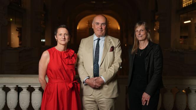Bénédicte Gady, directrice du Musée des arts décoratifs, Lionel Sauvage, président, et Sophie-Justine Lieber, directrice générale, en mai 2025. 