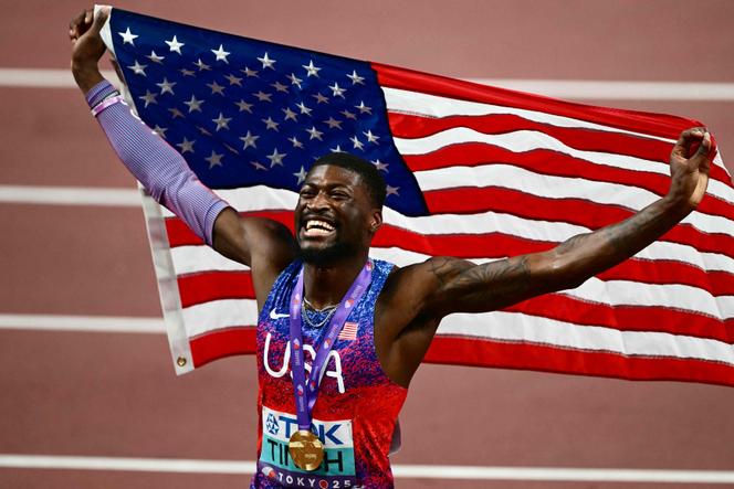 Cordell Tinch, après sa victoire en finale du 110 m haies, aux Mondiaux de Tokyo, le 16 septembre 2025. 