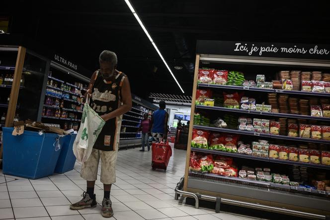 Dans un supermarché de Fort-de-France (Martinique), le 14 octobre 2024.