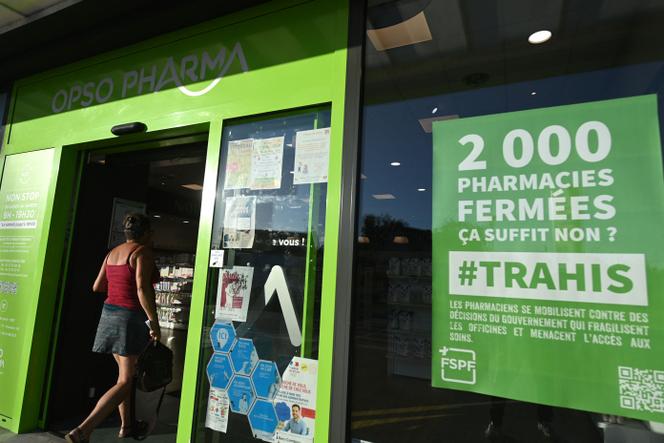 Une pharmacie à Illiers-Combray, le 17 septembre 2025.