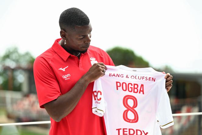 Le milieu de terrain français Paul Pogba, lors de sa signature à l’AS Monaco, le 3 juillet 2025, à Monaco.