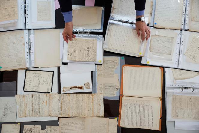 Une collection de manuscrits inédits de Marcel Proust, présentés lors d’un événement organisé par la Bibliothèque nationale de France et la maison de ventes Sotheby’s, chez Sotheby’s, à Paris, le 17 septembre 2025.