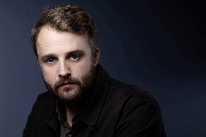 Le journaliste français Olivier Pérou, à Paris le 6 mai 2025.