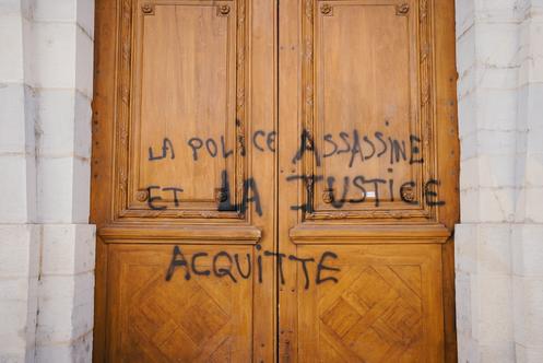 Les portes de la préfecture du Doubs à Besançon,  le 18 septembre 2025.