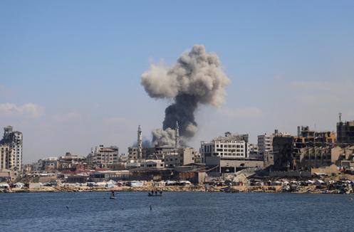 Lors d’une attaque aérienne israélienne sur la ville de Gaza, le 18 septembre 2025.