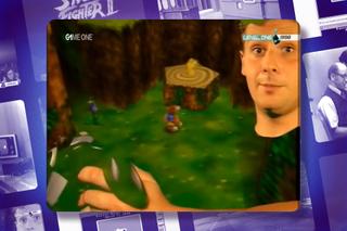 Manette trident en main, le journaliste-animateur de Game One Marcus présente « Banjo-Kazooie » sur la Nintendo 64 en 1998.
